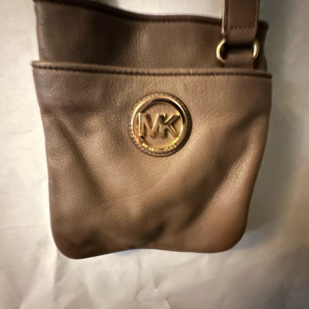 Michael Kors woman’s Crossbody